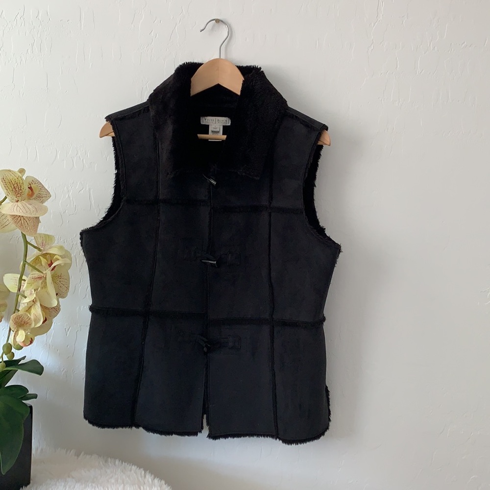 🍁💕 WHBM Vest Faux Suede Fur Black Toggle Buttons White House Black Market L